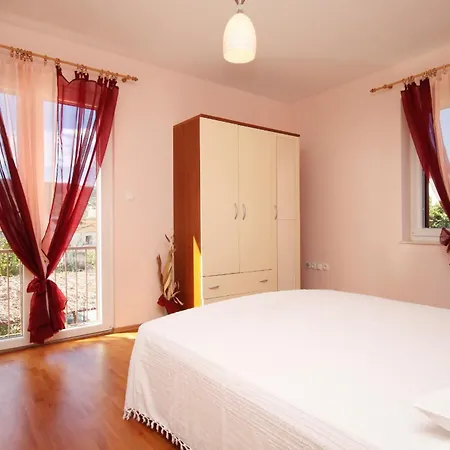 Apartment Apartments With A Parking Space Slatine, Ciovo - 8658 Slatine